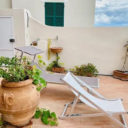 Beautiful Flat With Terrace And Sea View - Free Parking 公寓