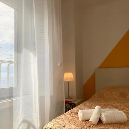 Beautiful Flat With Terrace And Sea View - Free Parking 公寓